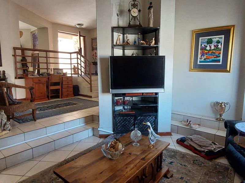 Stylidh double story estate living - Photo 8