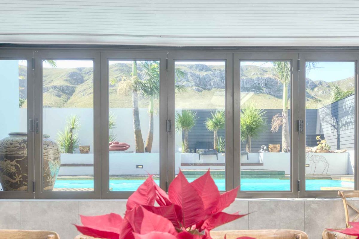 LIFESTYLE LIVING - Photo 3