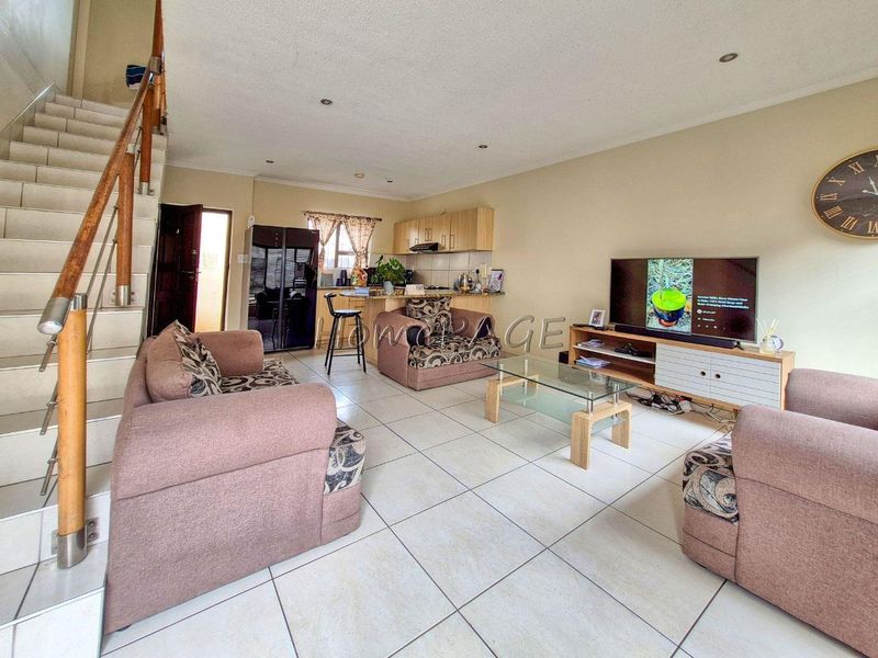 Central, Walvis Bay:  Various 3 Bedroom Units for sale in Union Court - Photo 8