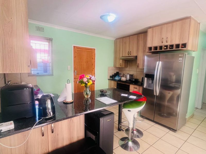 House in Leopard Rest Estate - Photo 3