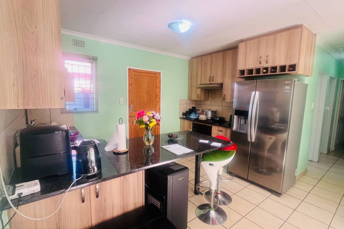House in Leopard Rest Estate - Photo 3