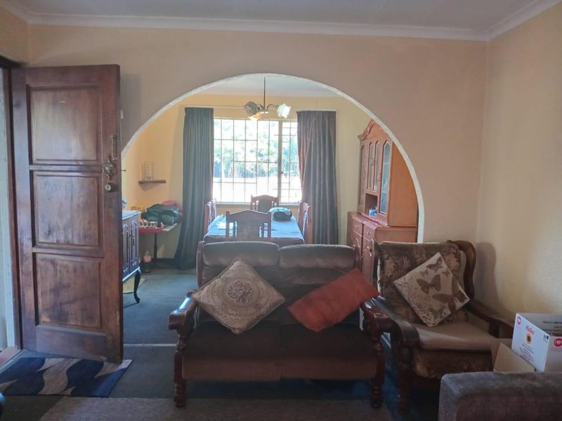 Great location! Walk to school & shops! - Photo 4