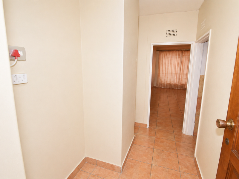 SECURE GROUND FLOOR UNIT - Photo 2