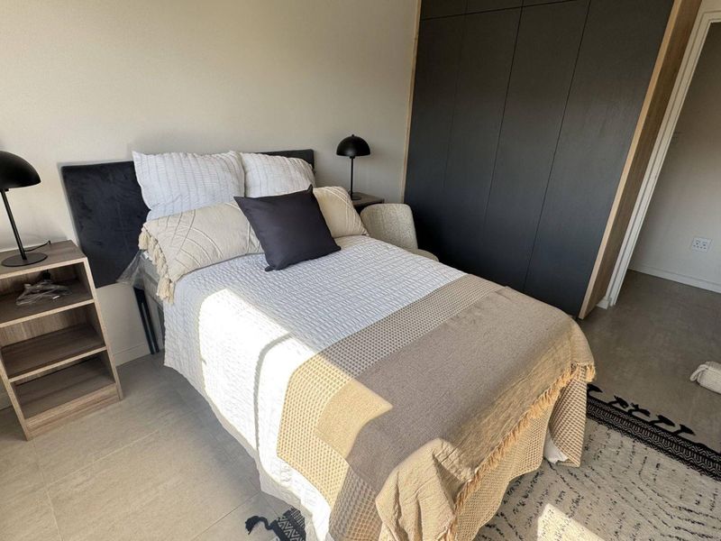 Luxury Redefined - Contemporary 3 Bedroom, 2.5 Bathroom Apartments in Waterkloof - Photo 8