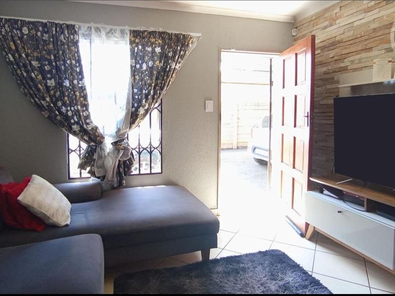 Smart Home - Photo 8