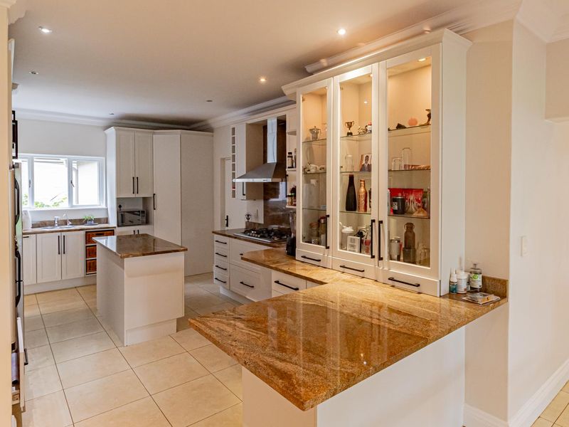 Effortless Luxury Living in Exclusive Estate in Bryanston - Photo 4