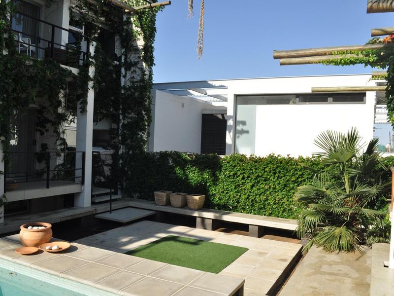 FOR SALE - MODERN GUESTHOUSE IN WINDHOEK, NAMIBIA - Photo 4