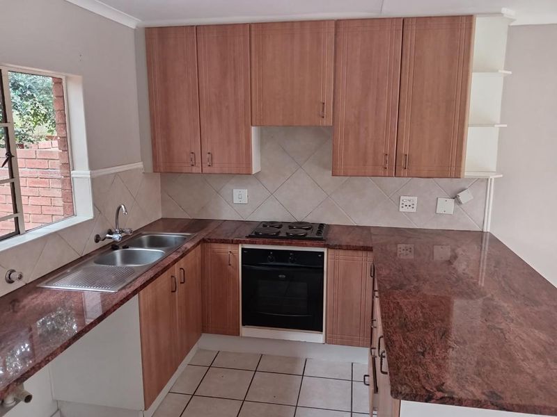 2 BEDROOM TOWNHOUSE TO RENT IN MORELETA PARK - Photo 7