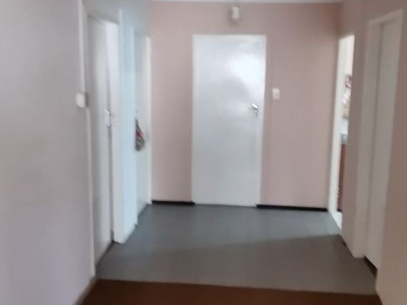 A cozy and comfortable 3-Bedroom home for only R725,000 - Photo 9