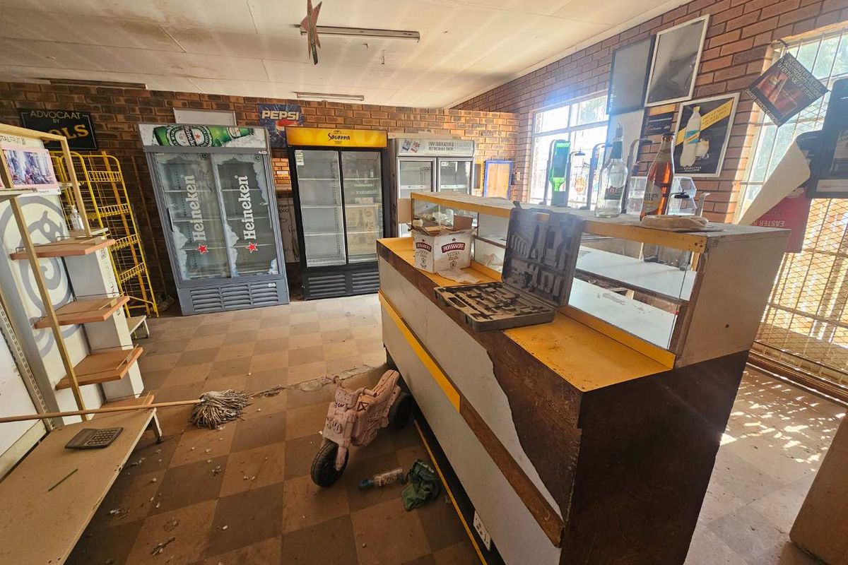 Versatile Commercial Property with Retail and Warehouse Buildings and Cold Storage - Photo 5