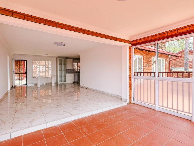 Beautiful 3-Bedroom Apartment with Modern Finishes and Stunning Views - Photo 4