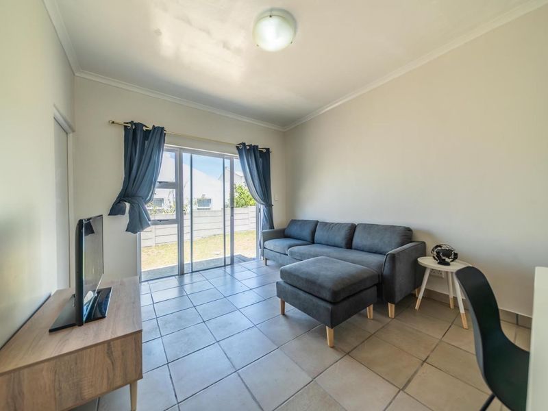 Furnished bedroom in four bedroom house - Photo 1