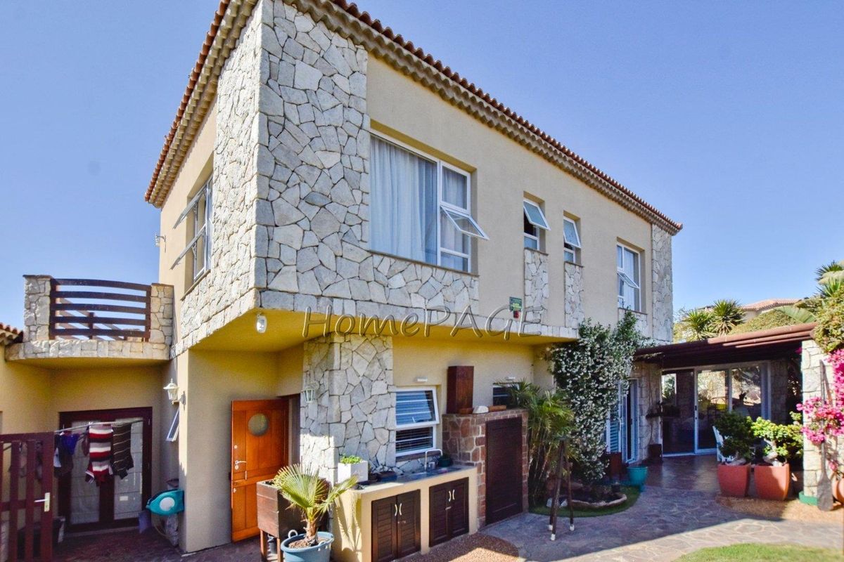 Rossmund, Swakopmund:  Spacious, UPMARKET 3 Bedr Townhouse is for Sale - Photo 5