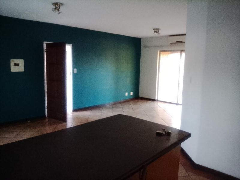 Spacious ground floor unit with own garden - Photo 2