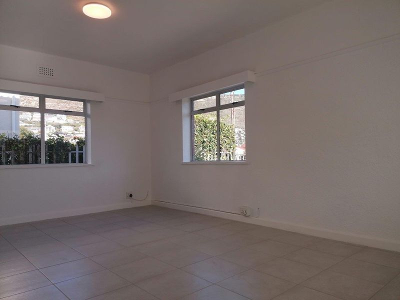 SUNNY GROUND FLOOR APARTMENT - Photo 4