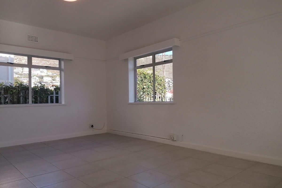 SUNNY GROUND FLOOR APARTMENT - Photo 4