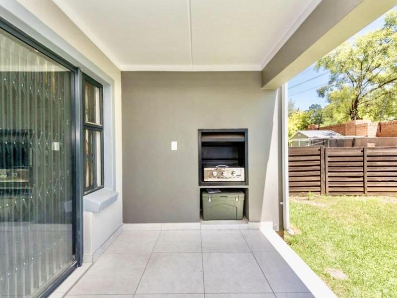 Charming 3-Bed Garden Unit in Sought-After Modderfontein Estate - Photo 7