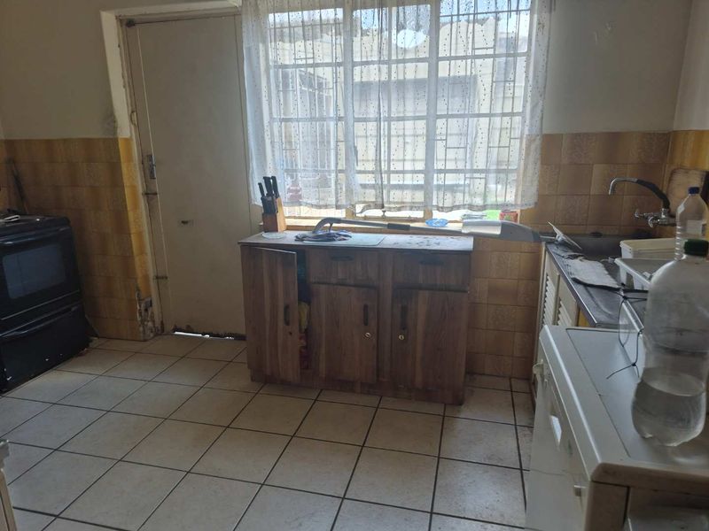 Large home, ideal for family or for renting out - Photo 2