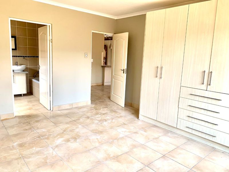 Beautiful, Fresh & Cozy Ground Floor Townhouse – Northern Bloemfontein - Photo 9