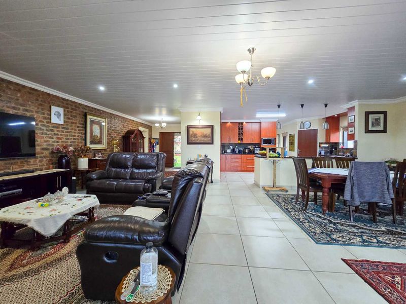Neat family home for sale in Stilbaai-Wes. - Photo 6