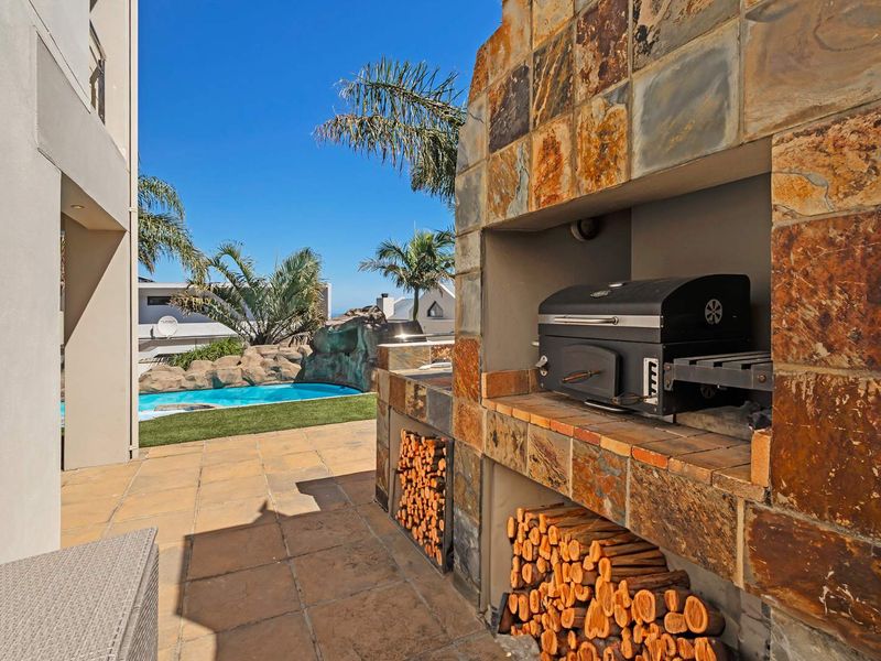 A Modern Classic Masterpiece with Unrivalled Views in Prestigious Baronetcy Estate - Photo 4