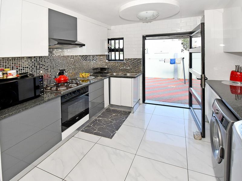 Live Like Royalty at Grootvlei Estate with 24 hours security - Photo 4