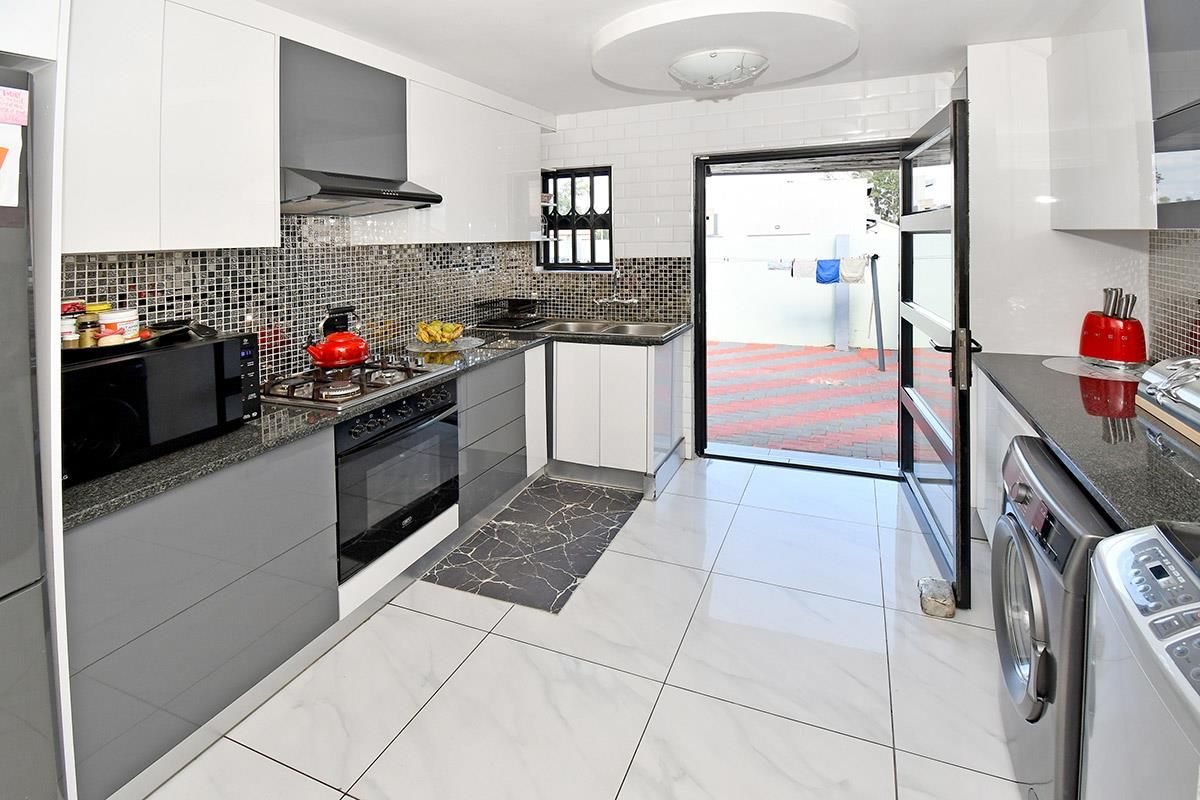 Live Like Royalty at Grootvlei Estate with 24 hours security - Photo 4