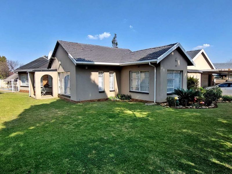 Family home with Flat - Photo 1