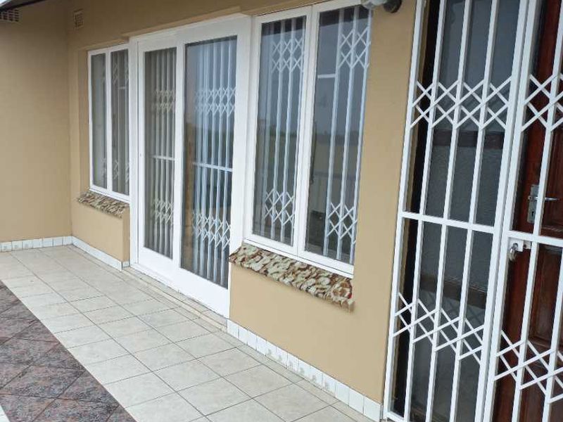 3 Bedroom Home with Balcony Seaview - Photo 6