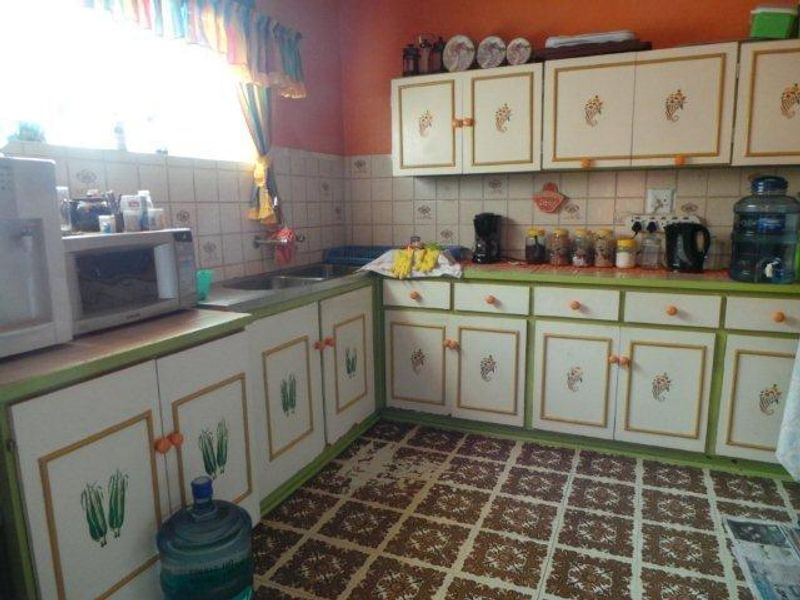 Spacious Family Home close to all Amenities - Photo 2