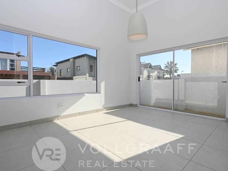 Modern Coastal Living – Brand New 4-Bedroom Home - Photo 5