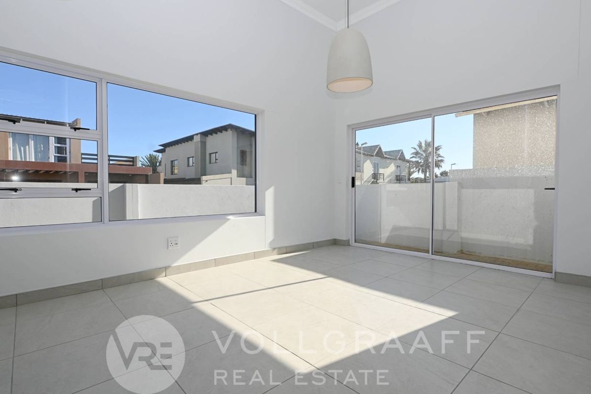 Modern Coastal Living – Brand New 4-Bedroom Home - Photo 5