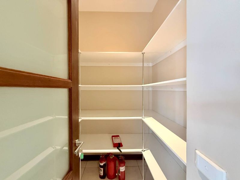 Luxury Awaits: Unfurnished 5 Bedroom Gem in Waterstone Estate! - Photo 4