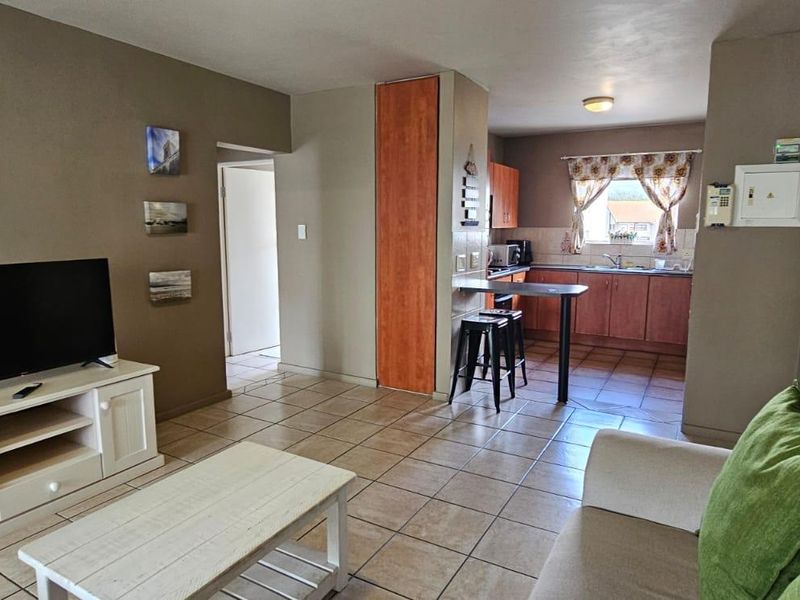 2 Bedroom Lock-up and go! - Photo 2