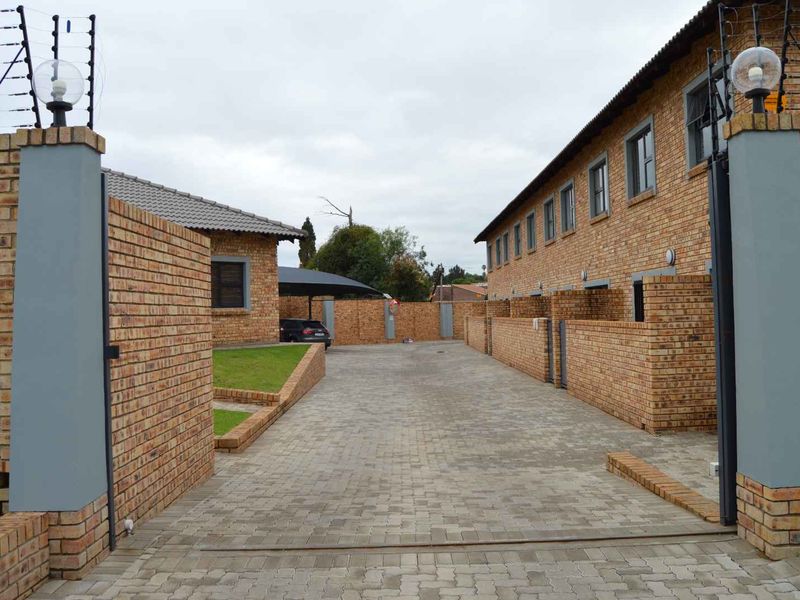 New Developed 2 Bedroom Townhouse For Sale in Brackendowns - Photo 2