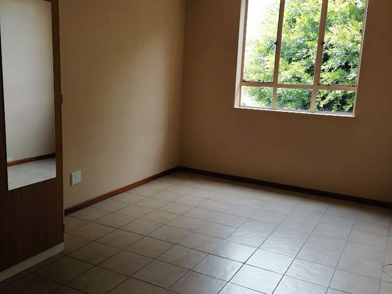 BACHELOR FLAT TO RENT - Photo 6