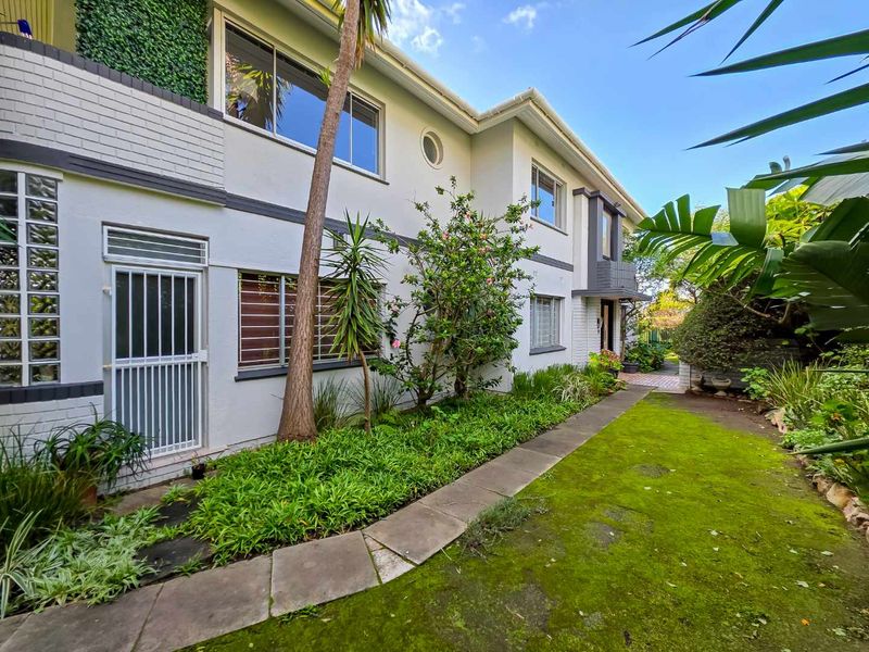 Central Location in a Quiet Block - Photo 1