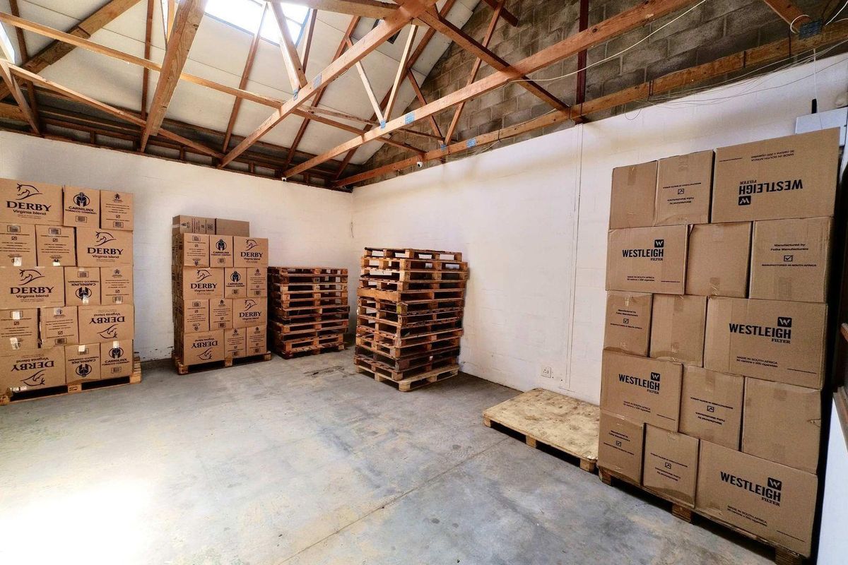 STRORAGE UNIT & OFFICE TO LET - - Photo 3