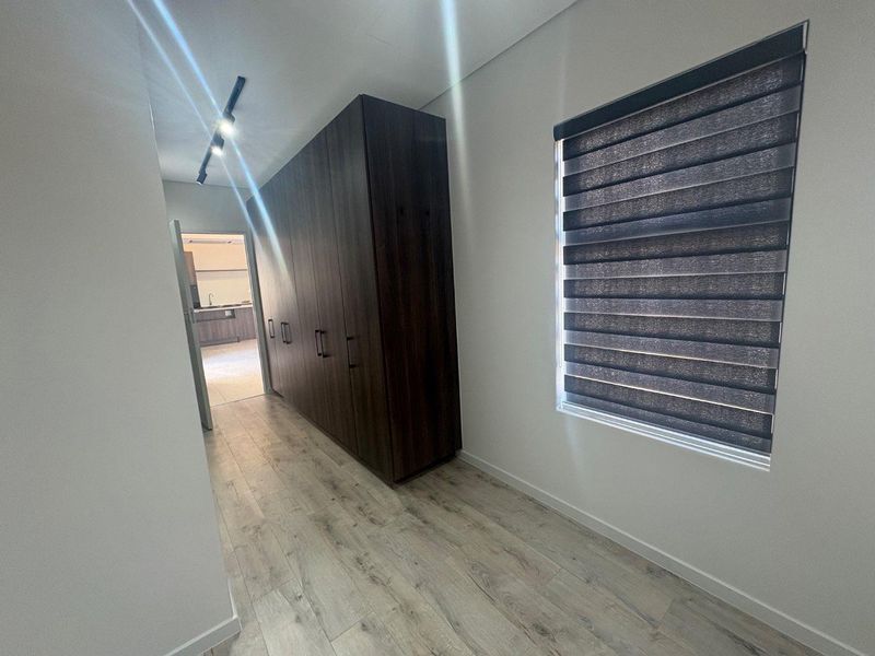 Brand New Simplex unit available to let - Photo 10