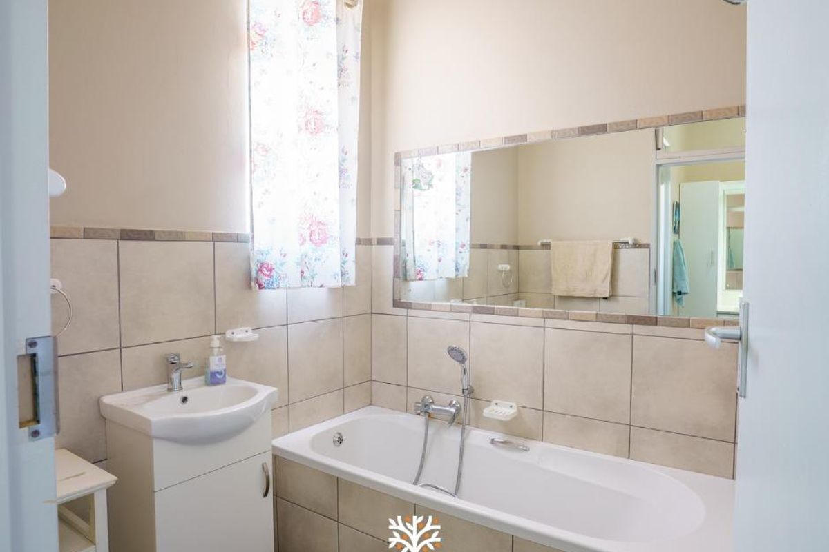 FOR SALE | N$5 500 000.00 | EXCLUSIVE SOLE MANDATE 📍 LUDWIGSDORF, WINDHOEK Potential Rental Income: N$45 000.00 - Photo 3