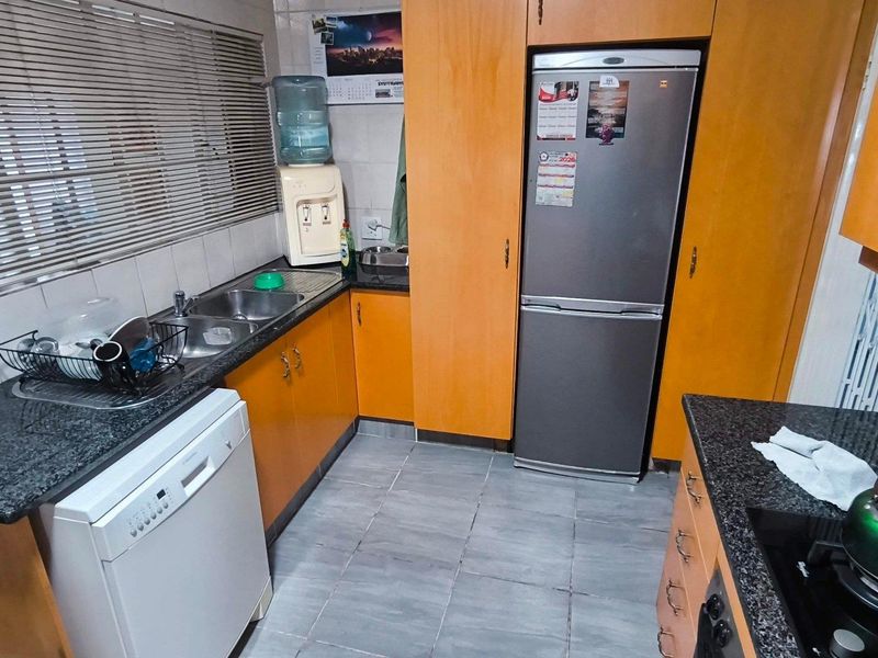 GRANNY FLAT! and Great Position! - Photo 9