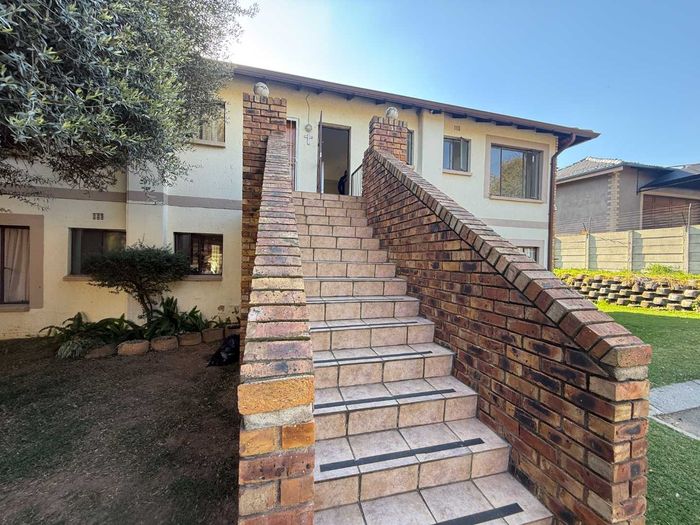 Property #2427838, Townhouse For Sale in Wilgeheuwel