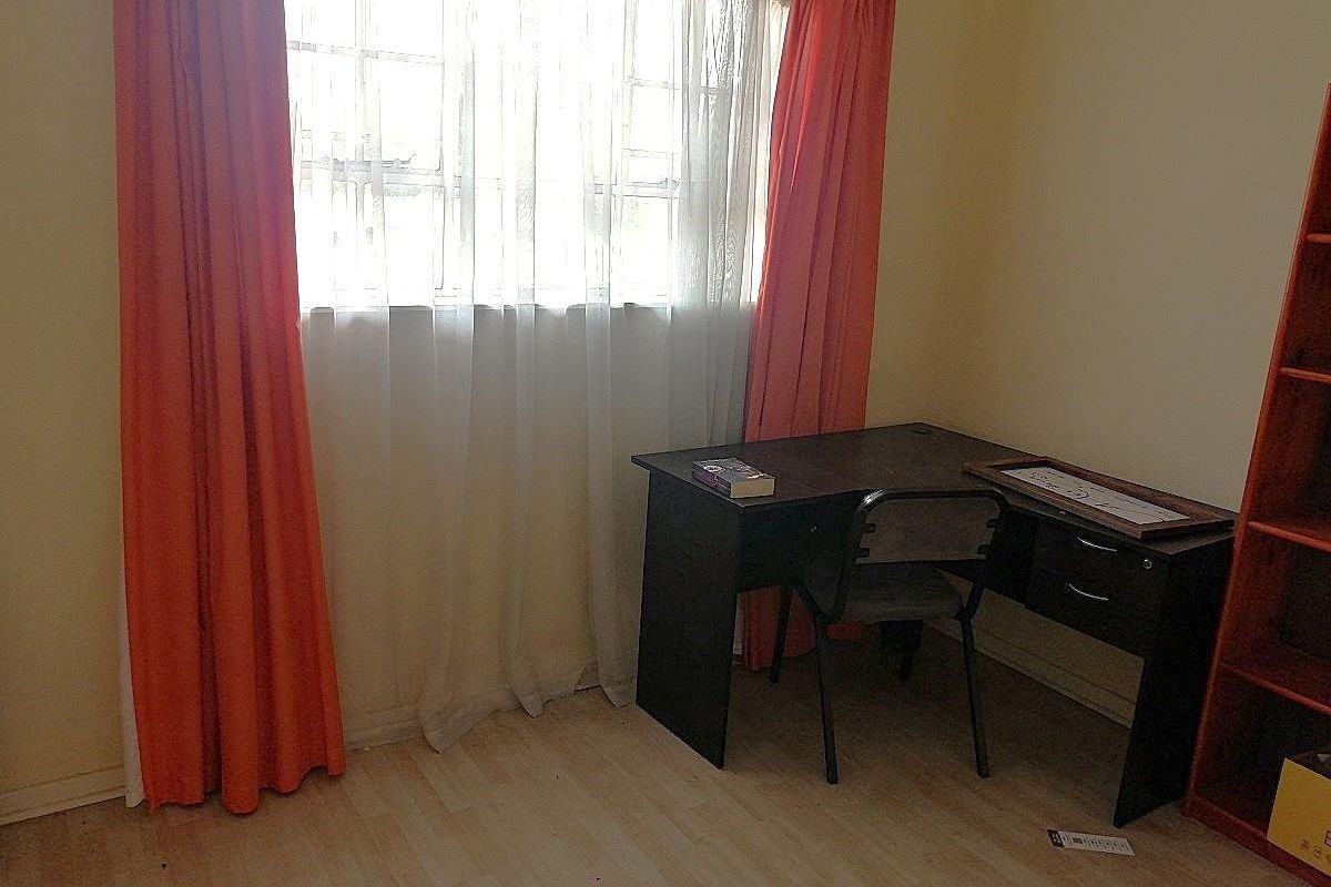 First Floor cozy apartment minutes from Sandton - Photo 4