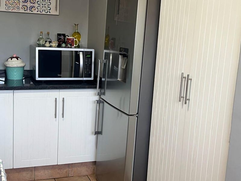 Lock up and go at the next level. Security access complex in the heart of Brackenhurst. - Photo 4