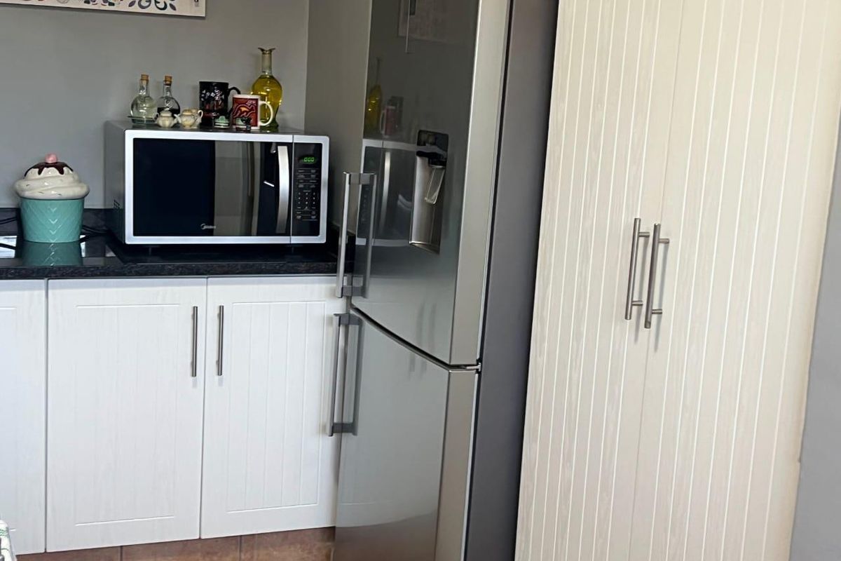 Lock up and go at the next level. Security access complex in the heart of Brackenhurst. - Photo 4