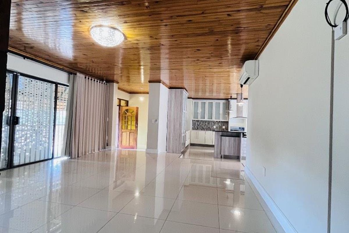 FOR SALE | Spacious Family Home with Flatlet | Eros  N$5,100,000 - Photo 3