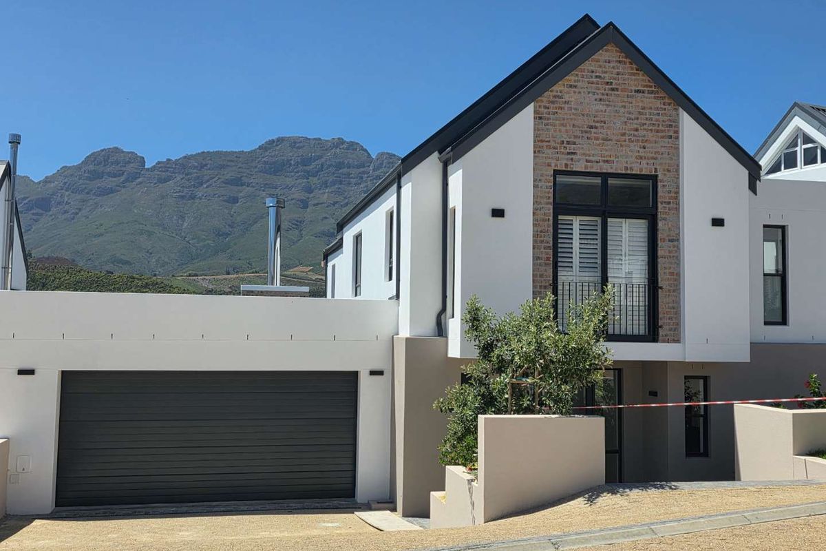 No Transfer Duty! Just move in! - Photo 3