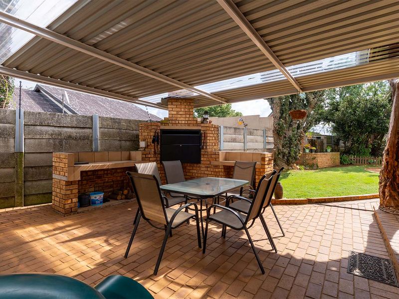 Spacious 3-bedroom family home in Kempton Park Ext 4 on a large 1115sqm stand. - Photo 3