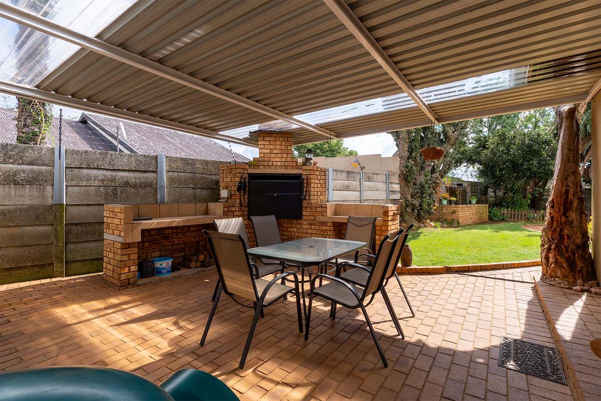 Spacious 3-bedroom family home in Kempton Park Ext 4 on a large 1115sqm stand. - Photo 3