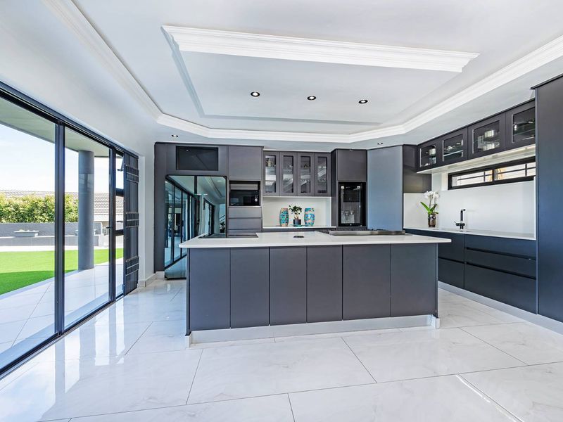 Architectural Excellence with Sweeping Cape Town Sunset Views - Photo 10